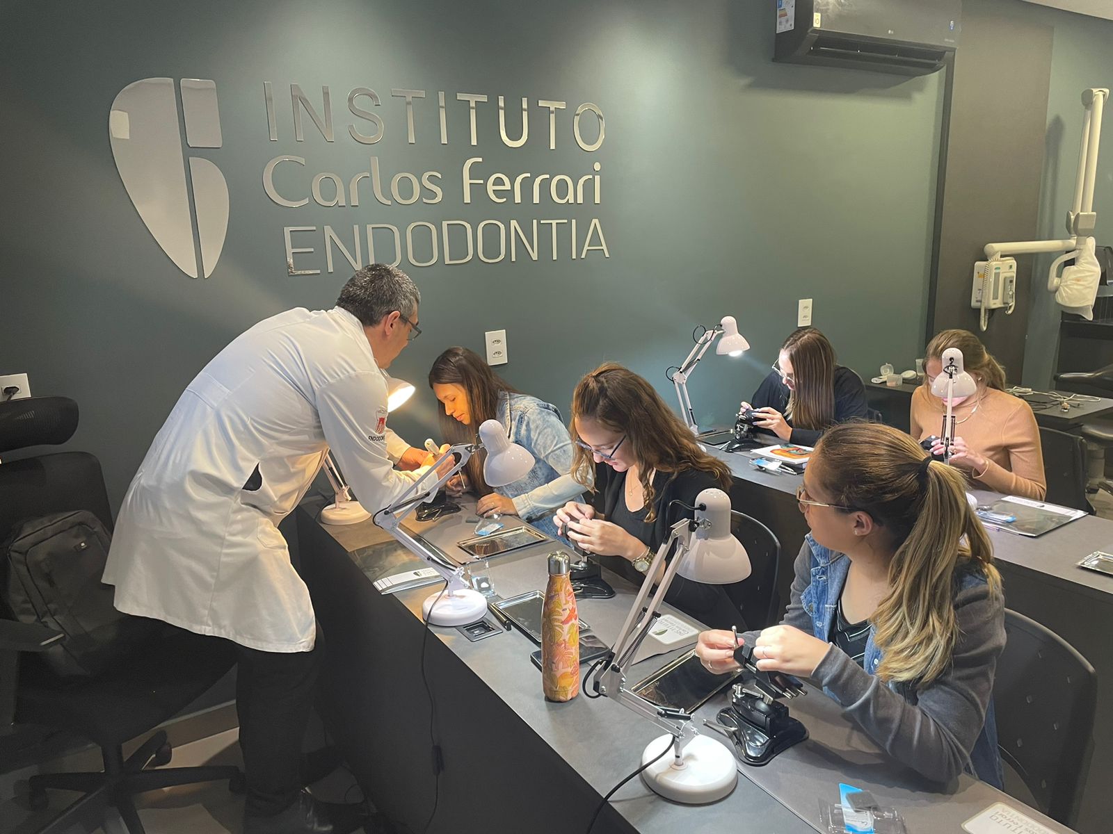 Curso de endodontia de férias 2024 no Instituto Ferrari.